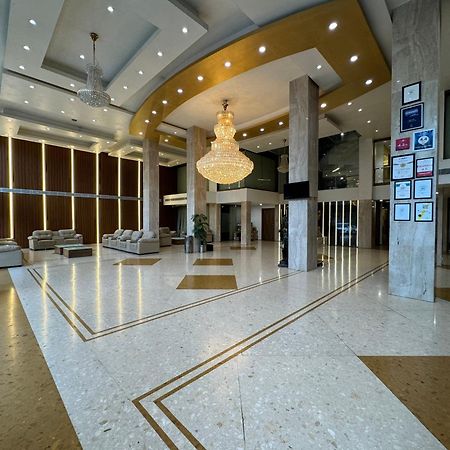 Hotel The Evergrand Palace Rajkot Bagian luar foto