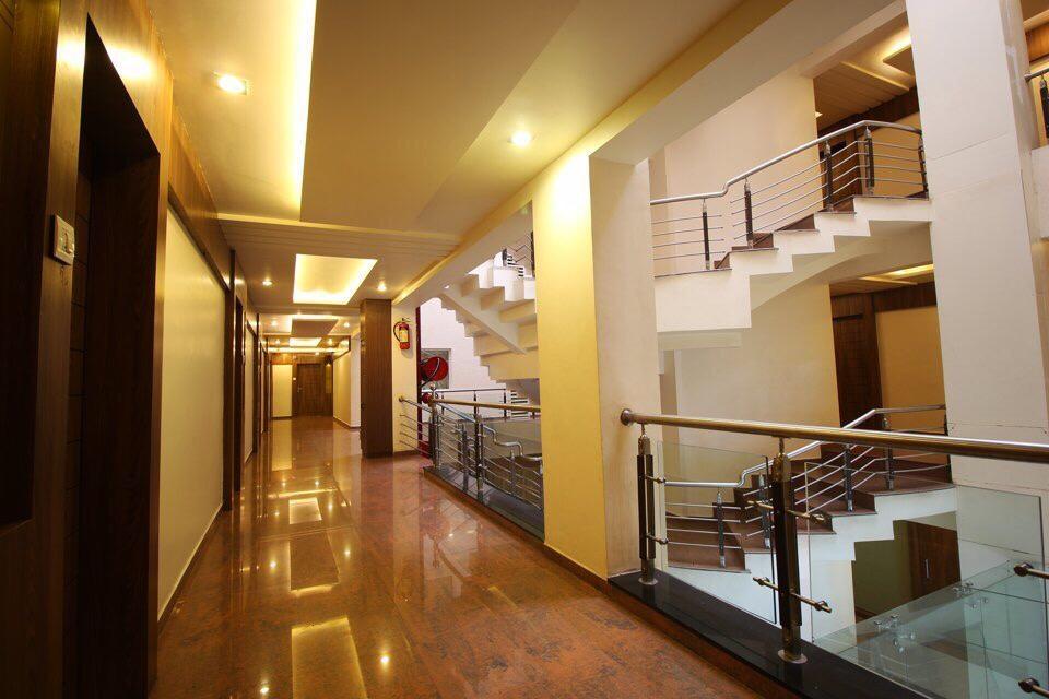 Hotel The Evergrand Palace Rajkot Bagian luar foto