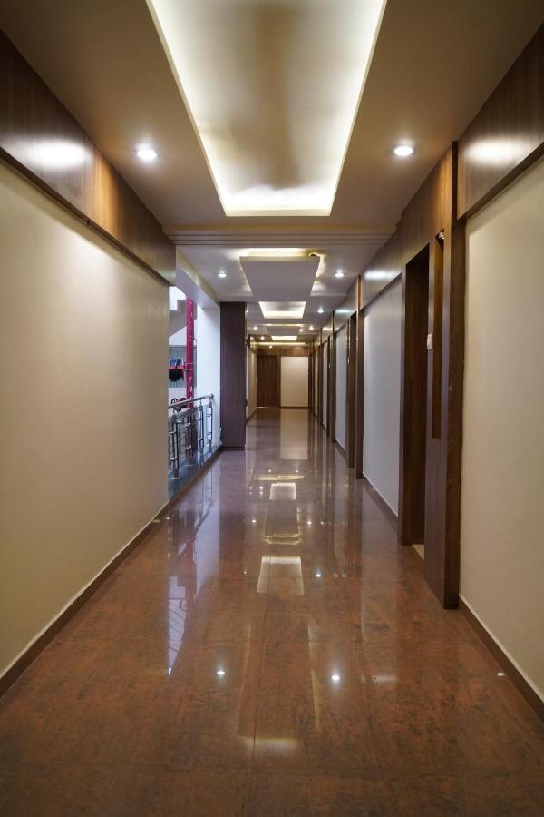 Hotel The Evergrand Palace Rajkot Bagian luar foto